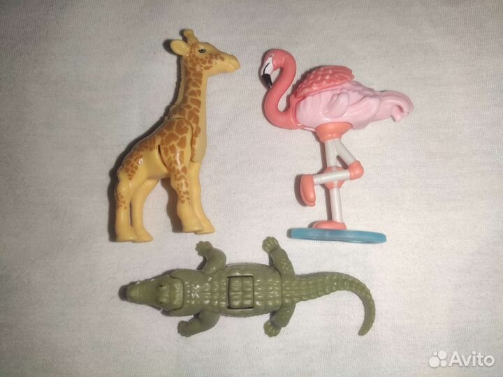 Игрушки из Киндера и Чупа Чупс (цены разные)