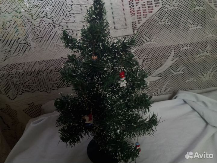 Елочка на стол. С игрушками
