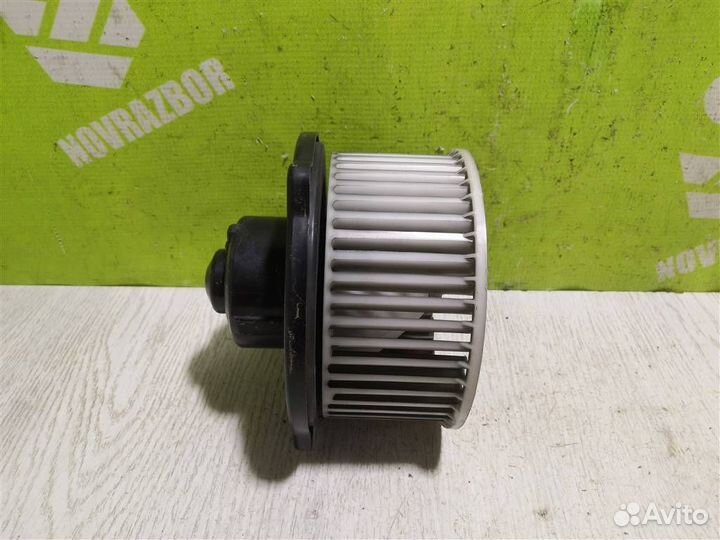 Моторчик печки Мазда 6