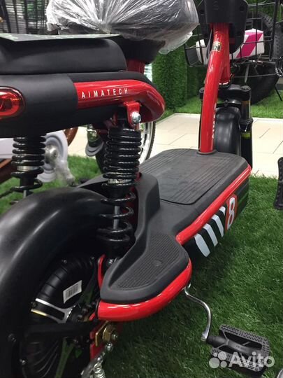 Шикарный Электроскутер с педалями