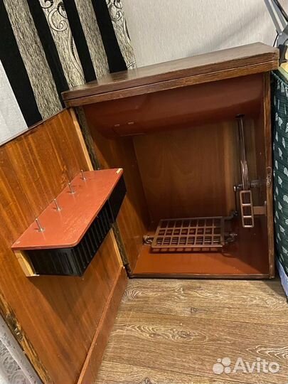 Швейная машина LADA 236-1 со столом (Чехословакия)