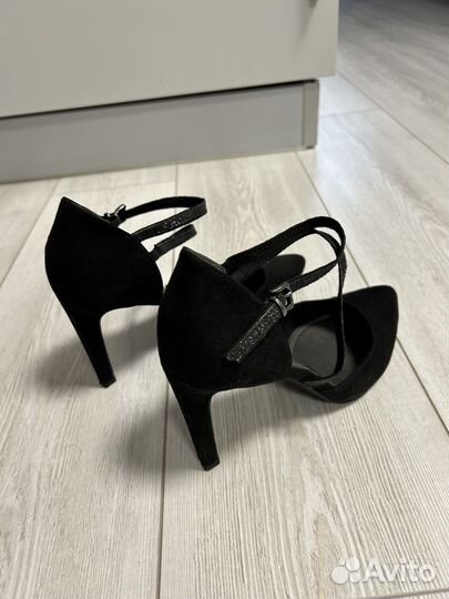 Marco Tozzi Туфли черные замшевые с ремешками