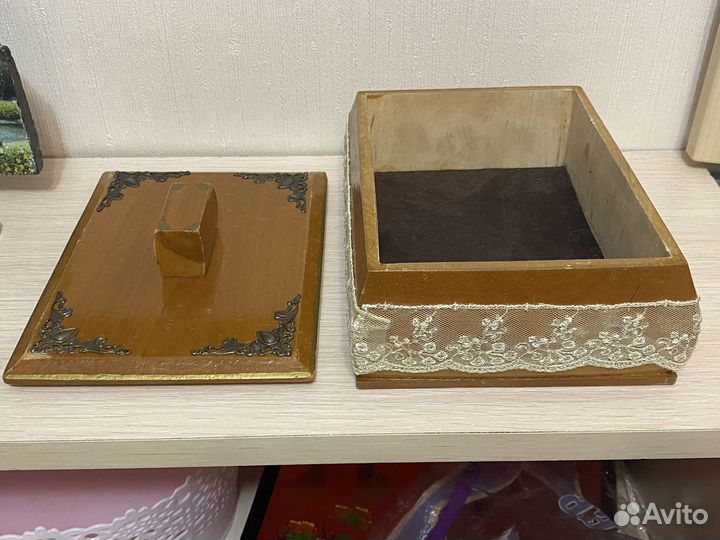 Шкатулка из дерева бронзовые накладки. Винтаж