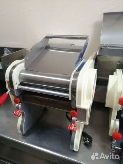 Тестораскатка-лапшерезка электрическая DJJ-200C