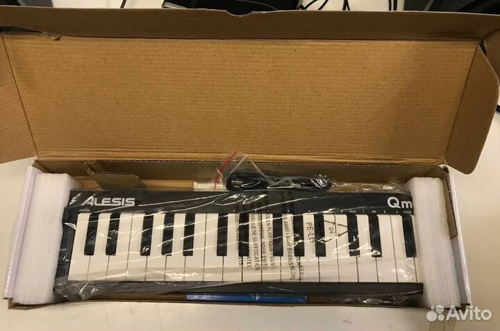 Alesis qmini midi-клавиатура