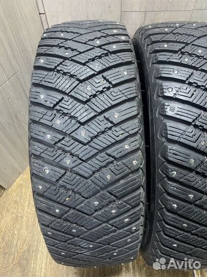 Goodyear UltraGrip Ice Arctic SUV 215/60 R17