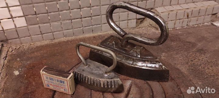 Маленький манжетный утюг старинный