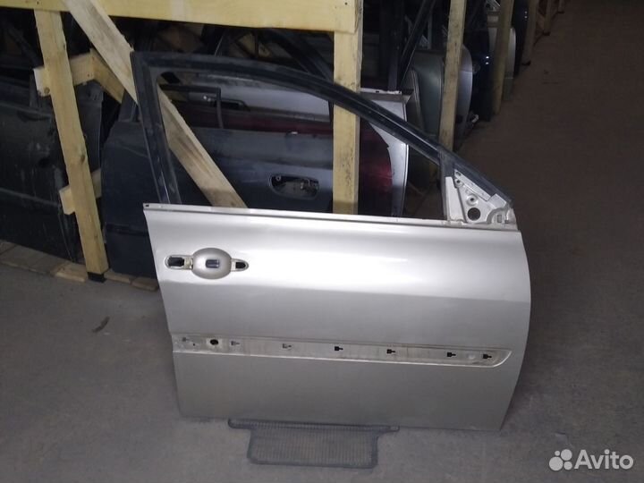 Дверь передняя правая Renault Megane II
