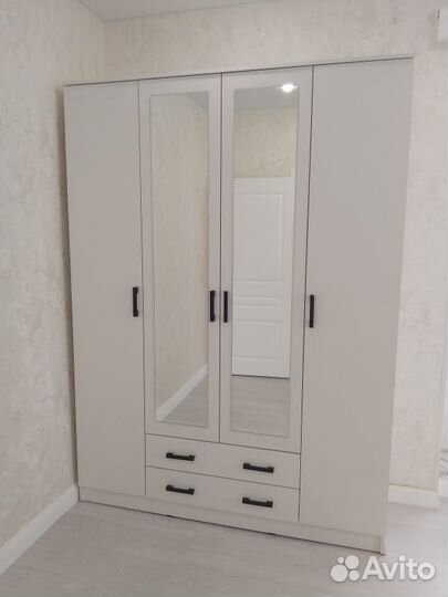 Шкаф белый