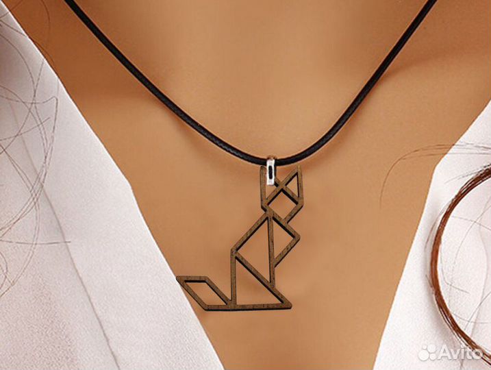 Кулон-подвеска из ценной породы Красного Дерева