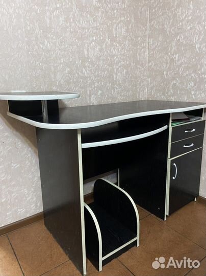 Компьютерный стол