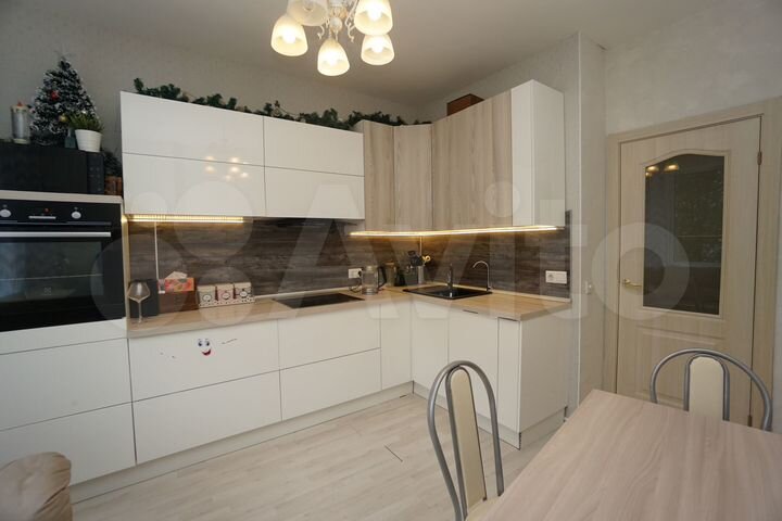 2-к. квартира, 64 м², 4/19 эт.