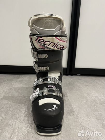 Горнолыжные ботинки женские