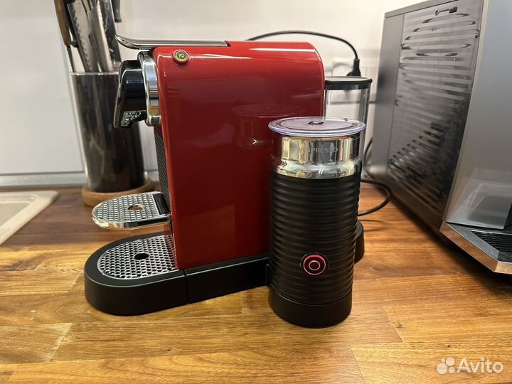 Кофемашина Nespresso CitizMilk C123 Cherry Red