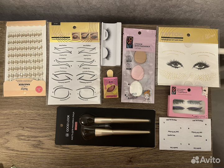 Аксессуары из fixprice пакетом (для макияжа)
