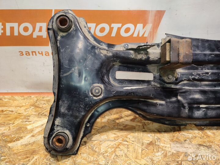 Подрамник Toyota Camry