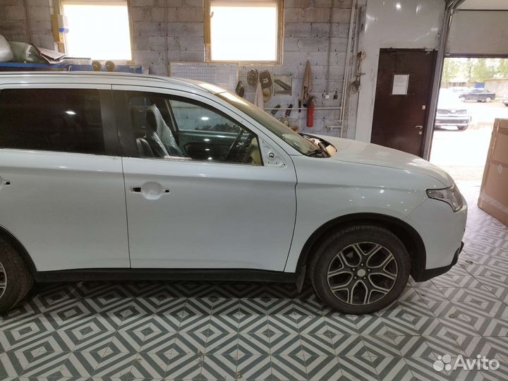 Двери и крылья Mitsubishi Outlander
