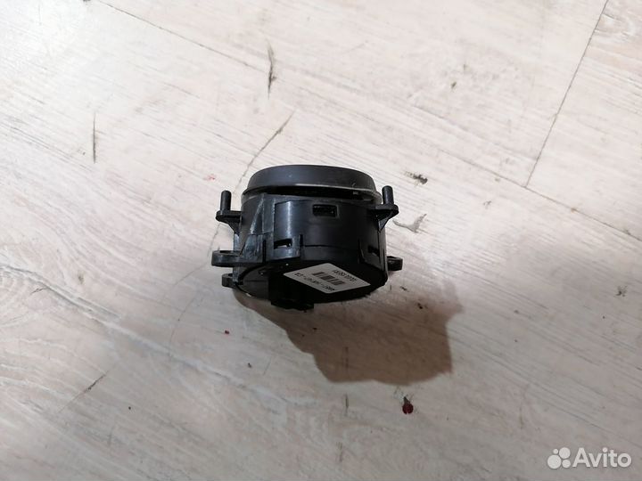 Кнопка управления магнитолой на руле Ford Kuga 2