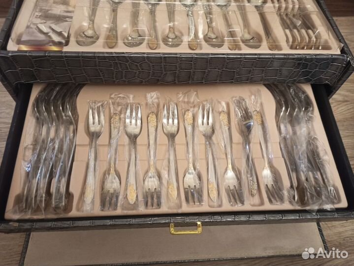 Сундук со столовыми приборами