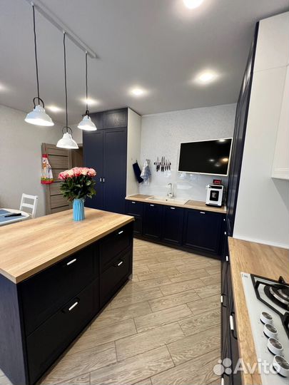 Кухня на заказ под потолок в Челябинске