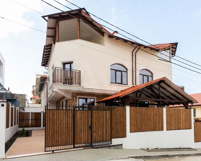 Дом 170,7 м² на участке 1,5 сот.