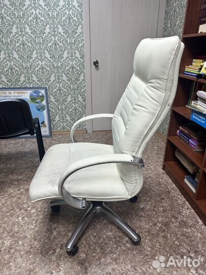Офисное кресло