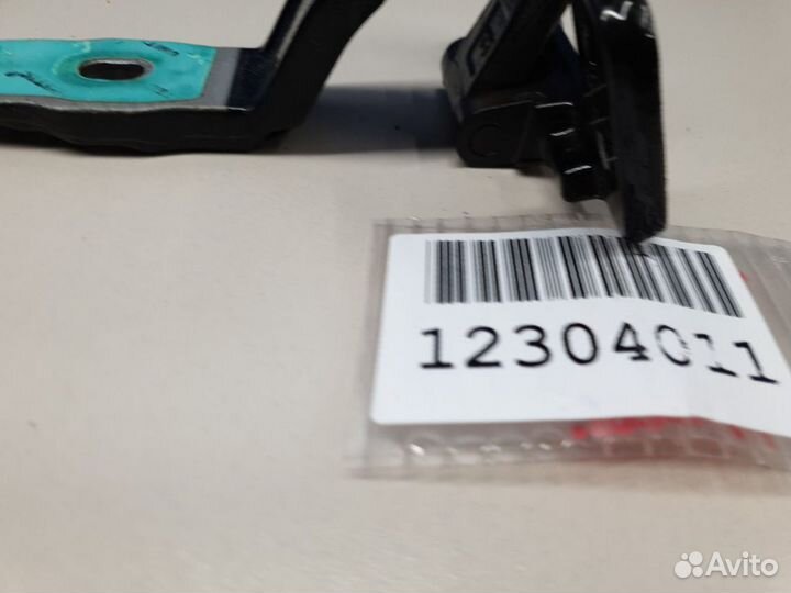 Петля двери багажника правая Mercedes E-klasse W21