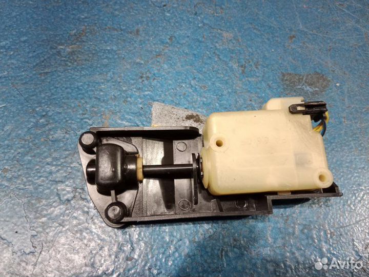 Актуатор лючка бензобака Volvo Xc90 1 Поколение C