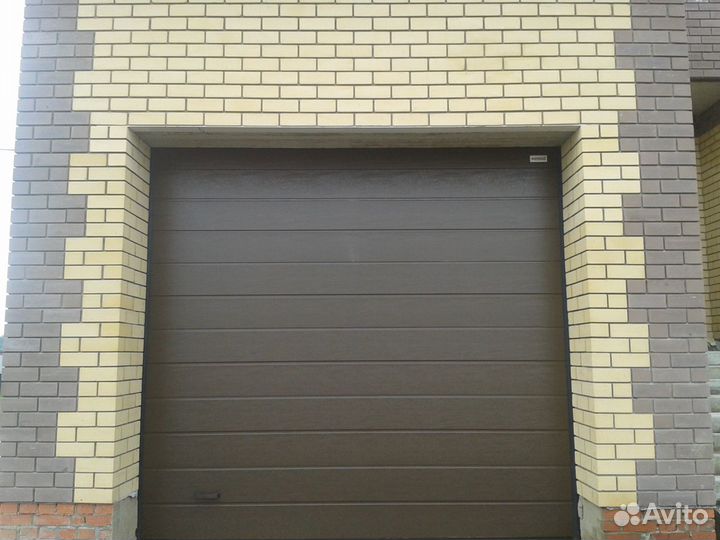 Секционные ворота