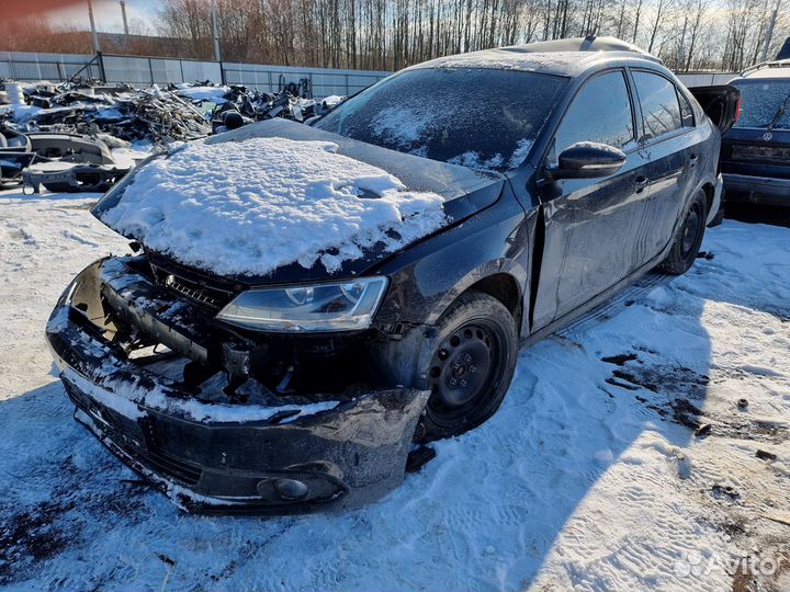 Кузов кусок vw Jetta 6 2014г черный с документами