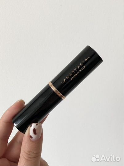 Тон Anastasia Beverly Hills «stick foundation»