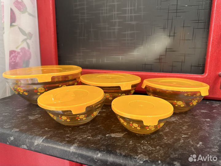 Стеклянные салатники с крышкой