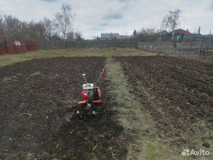 Вспашка земли мотоблоком