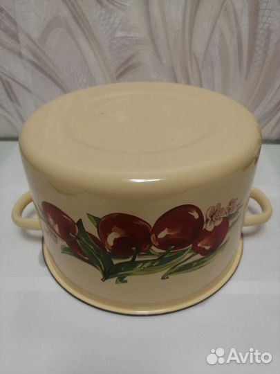 Кастрюля эмалированная большая