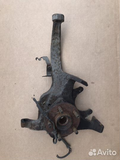 Поворотный кулак правый Chrysler Stratus JA