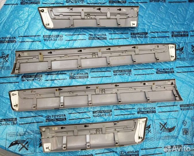 Молдинги дверей Ленд Крузер 200 серебро 2012-2015