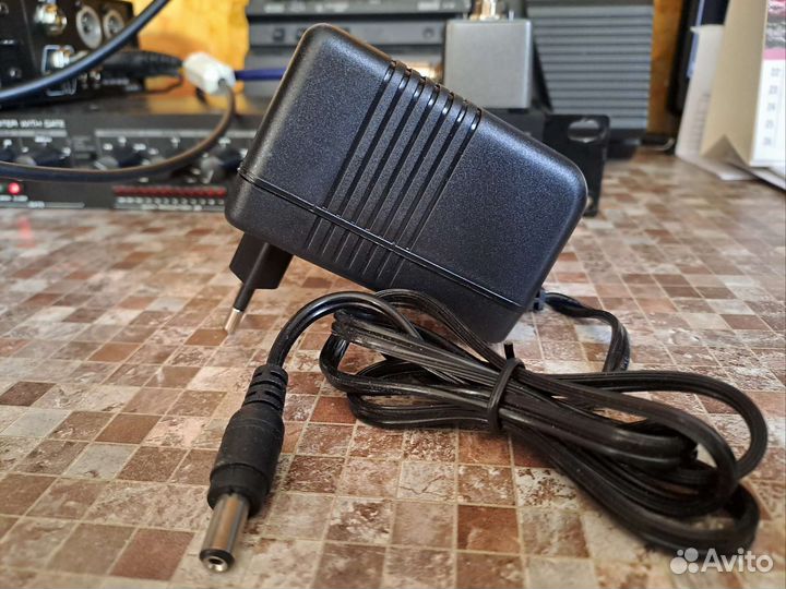 Блок питания 9 вольт AC переменного тока