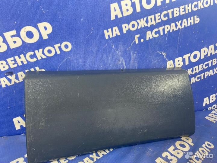 Крышка бардачка. Isuzu Elf грузовой 4BE1 1996