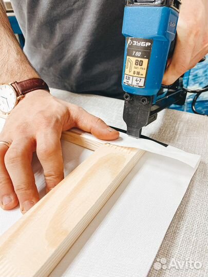 Натяжка холста на подрамник