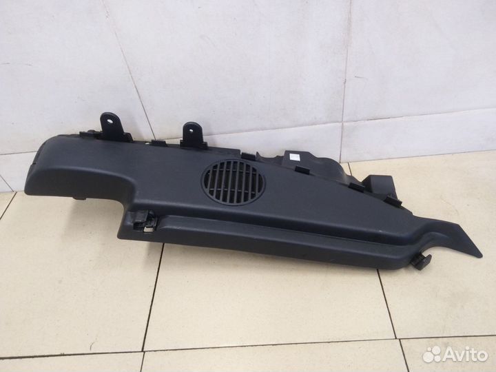 Направляющая шторки багажника 1-серия E87/E81 2004