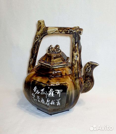 Огромный доливной чайник. Китай