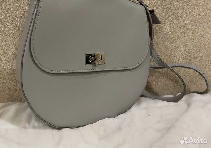 Пушистая и кожаная сумка