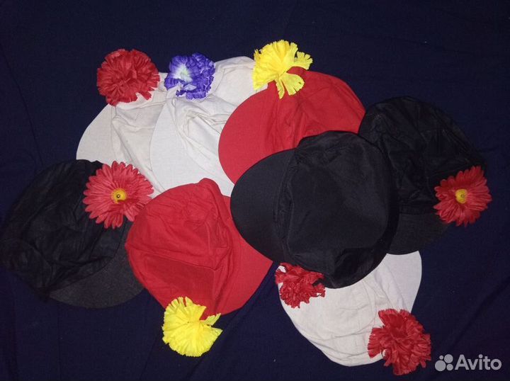 Картузы разного цвета на обхват головы 57 см