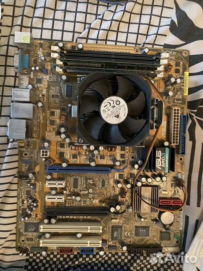 Материнская плата с процессором и памятью