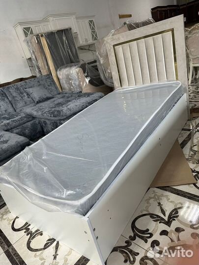 Кровать односпальная 90х200 с матрасом