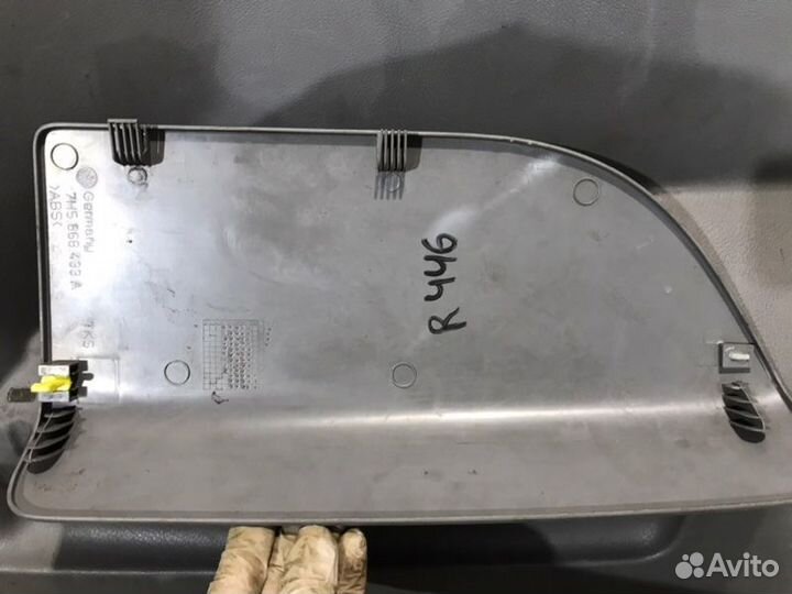 Обшивка багажника левая Volkswagen Transporter T5