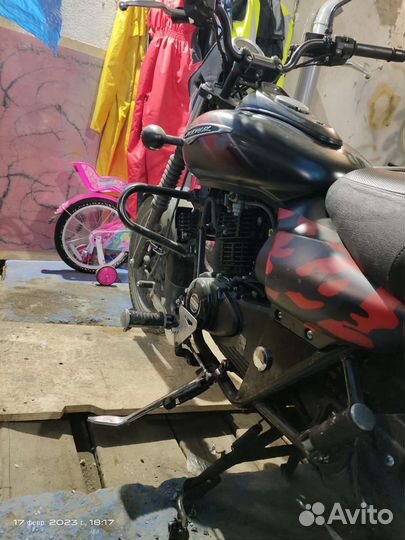 Bajaj Avenger Street 220