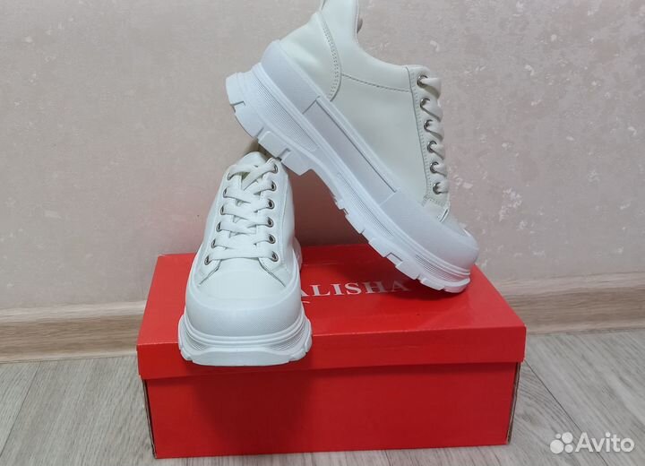 Кроссовки новые