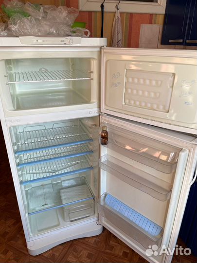 Холодильник Indesit R27G.015 Италия