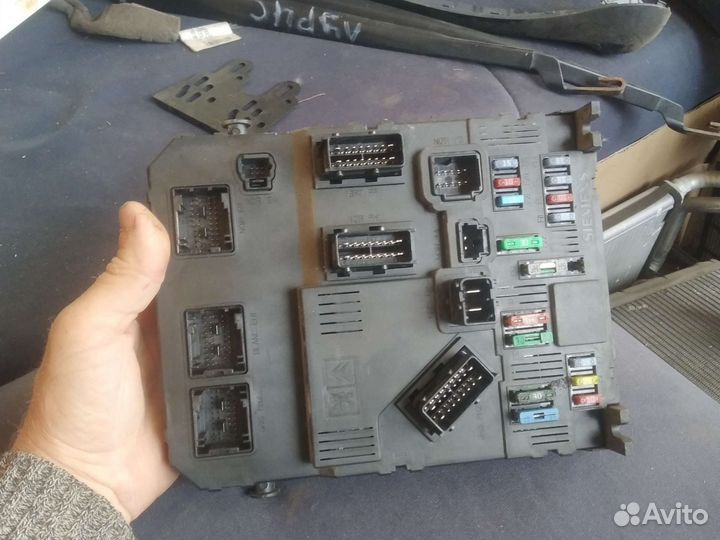 Блок предохранителей салона Пежо 206
